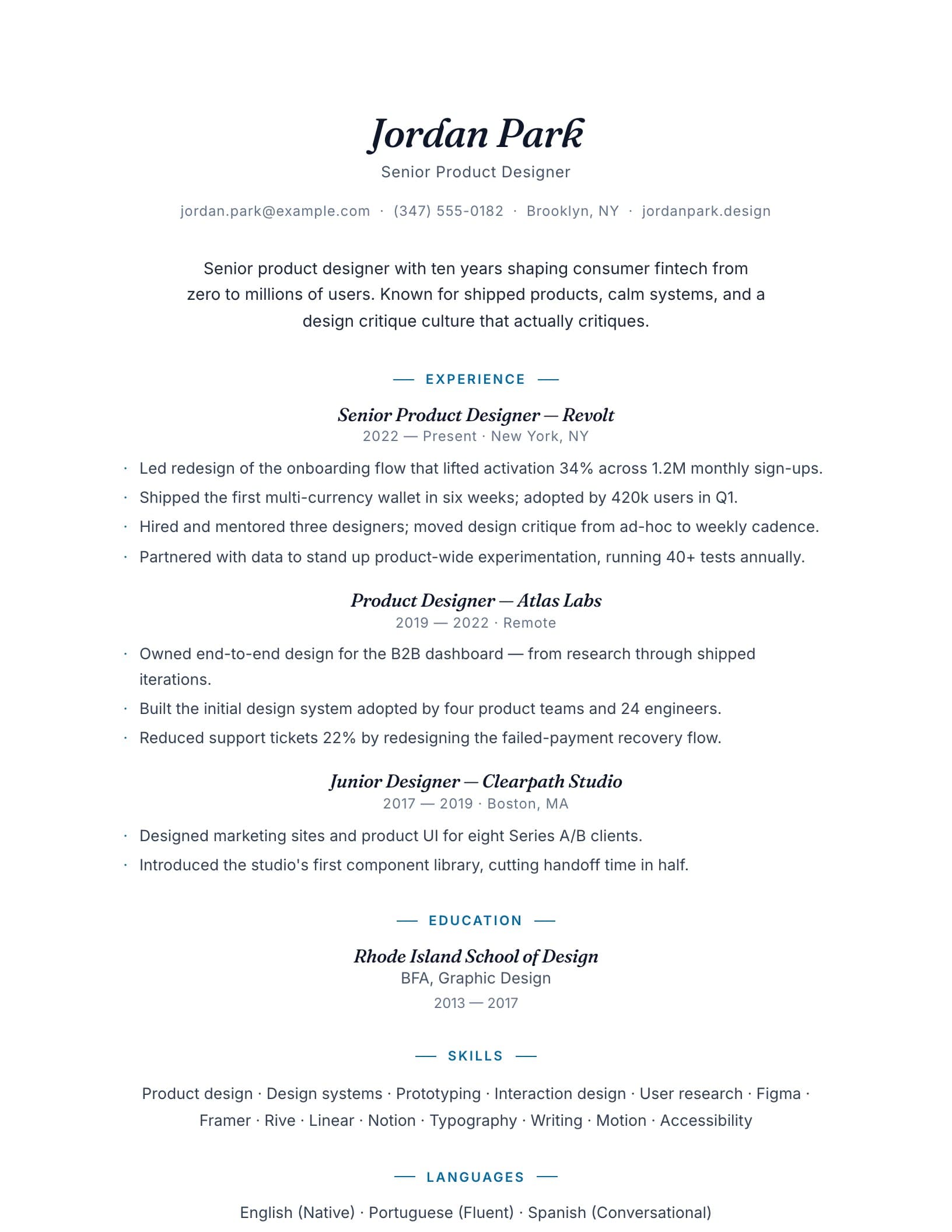Minimalist Centered résumé template preview